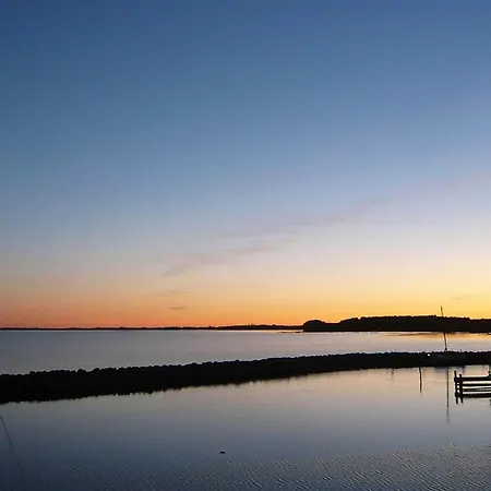 Daire 4 Person On A In *