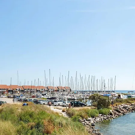 4 Person On A In * Borre