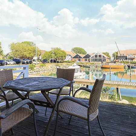 4 Person On A In * Borre