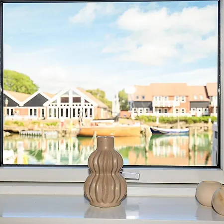 4 Person On A In * Borre