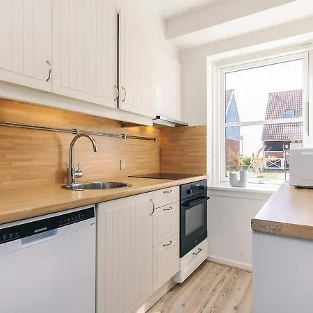 4 Person On A In * Borre