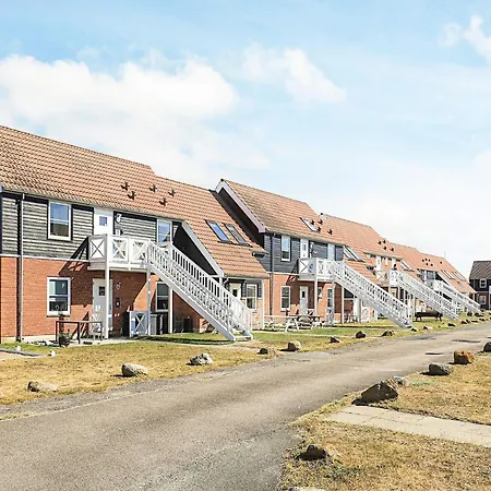 4 Person On A In Daire