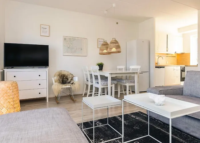 4 Person On A In Apartamento